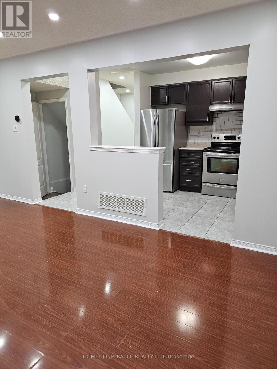 20 Whiteface Crescent, Brampton, ON - Indoor Photo Showing Kitchen