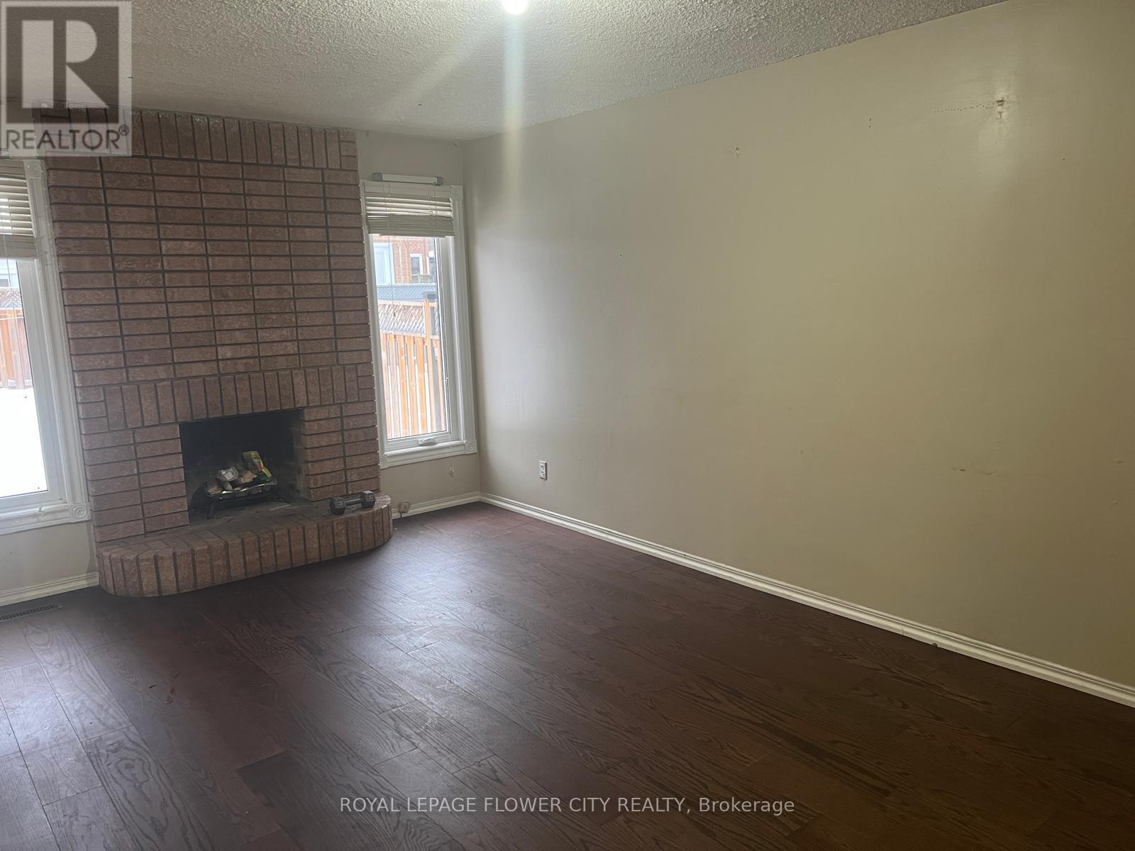 5364 Champlain Trail, Mississauga, ON - Indoor With Fireplace