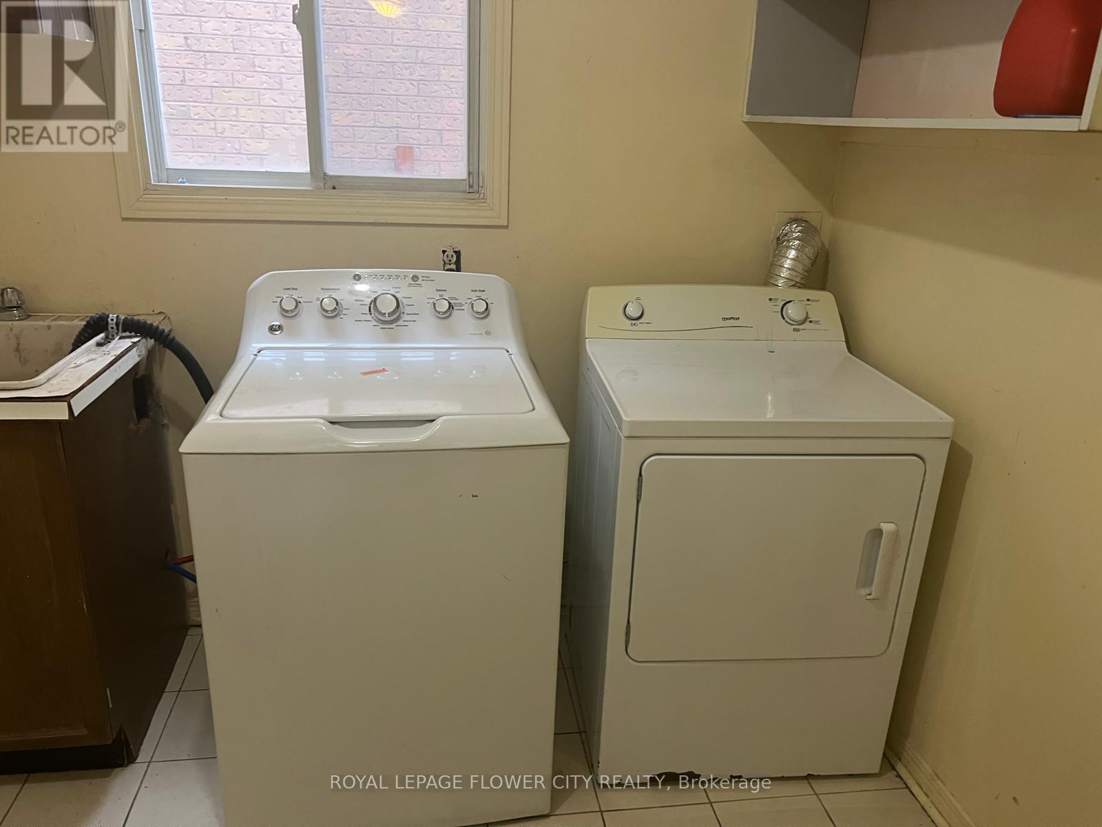 5364 Champlain Trail, Mississauga, ON - Indoor Photo Showing Laundry Room