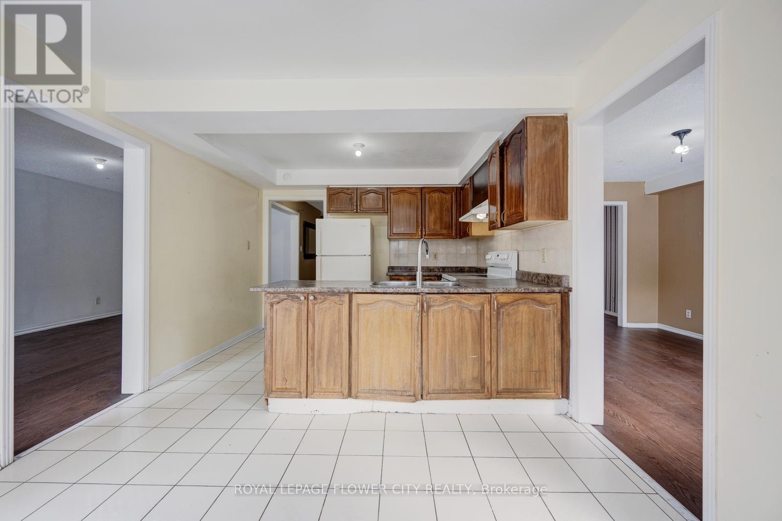 5364 Champlain Trail, Mississauga, ON - Indoor Photo Showing Kitchen