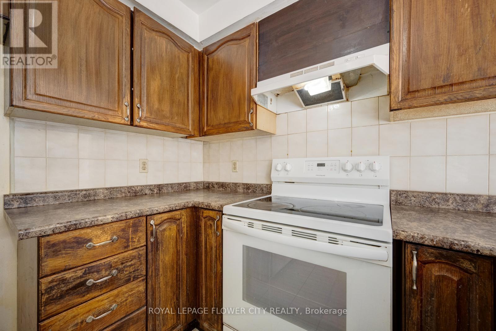 5364 Champlain Trail, Mississauga, ON - Indoor Photo Showing Kitchen