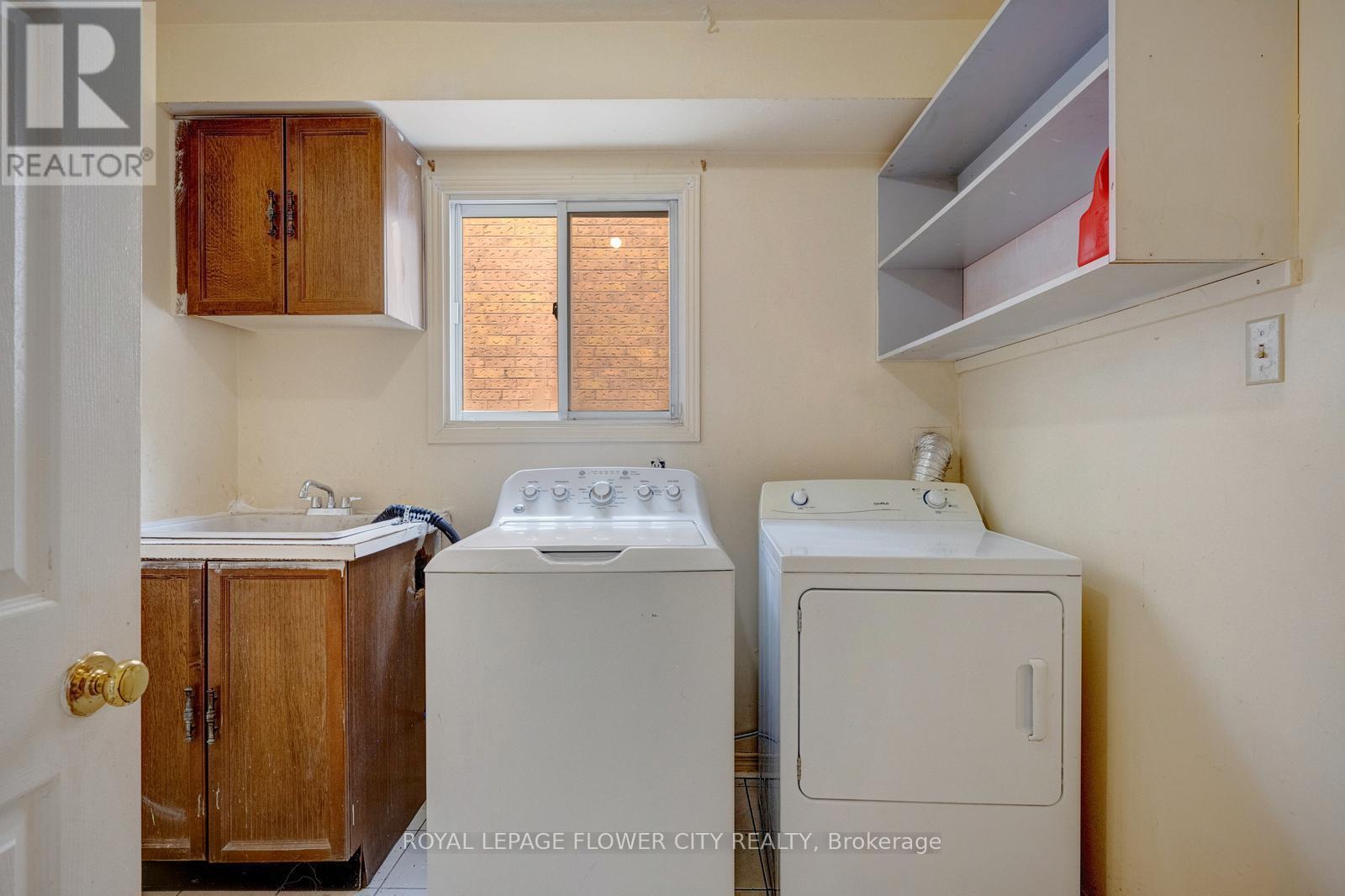 5364 Champlain Trail, Mississauga, ON - Indoor Photo Showing Laundry Room