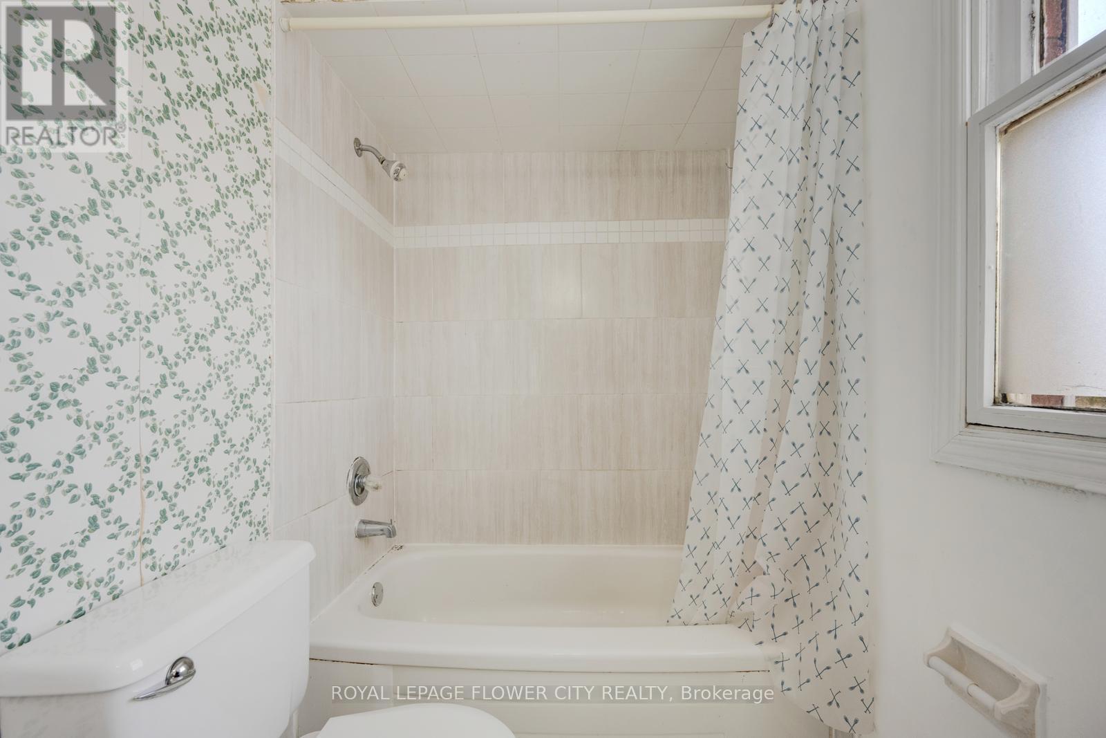 5364 Champlain Trail, Mississauga, ON - Indoor Photo Showing Bathroom