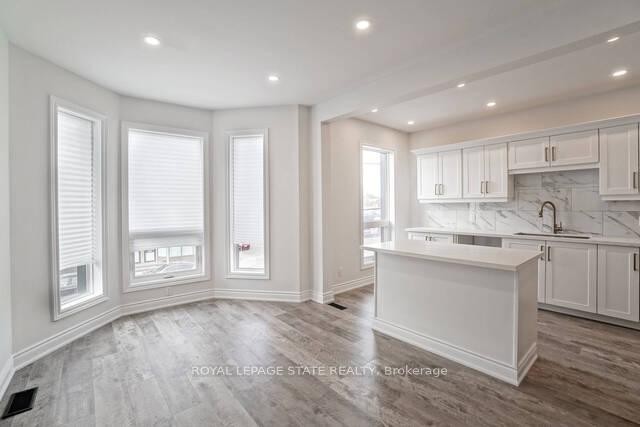 Upper-360 Cannon Street, Hamilton, ON - Indoor Photo Showing Kitchen