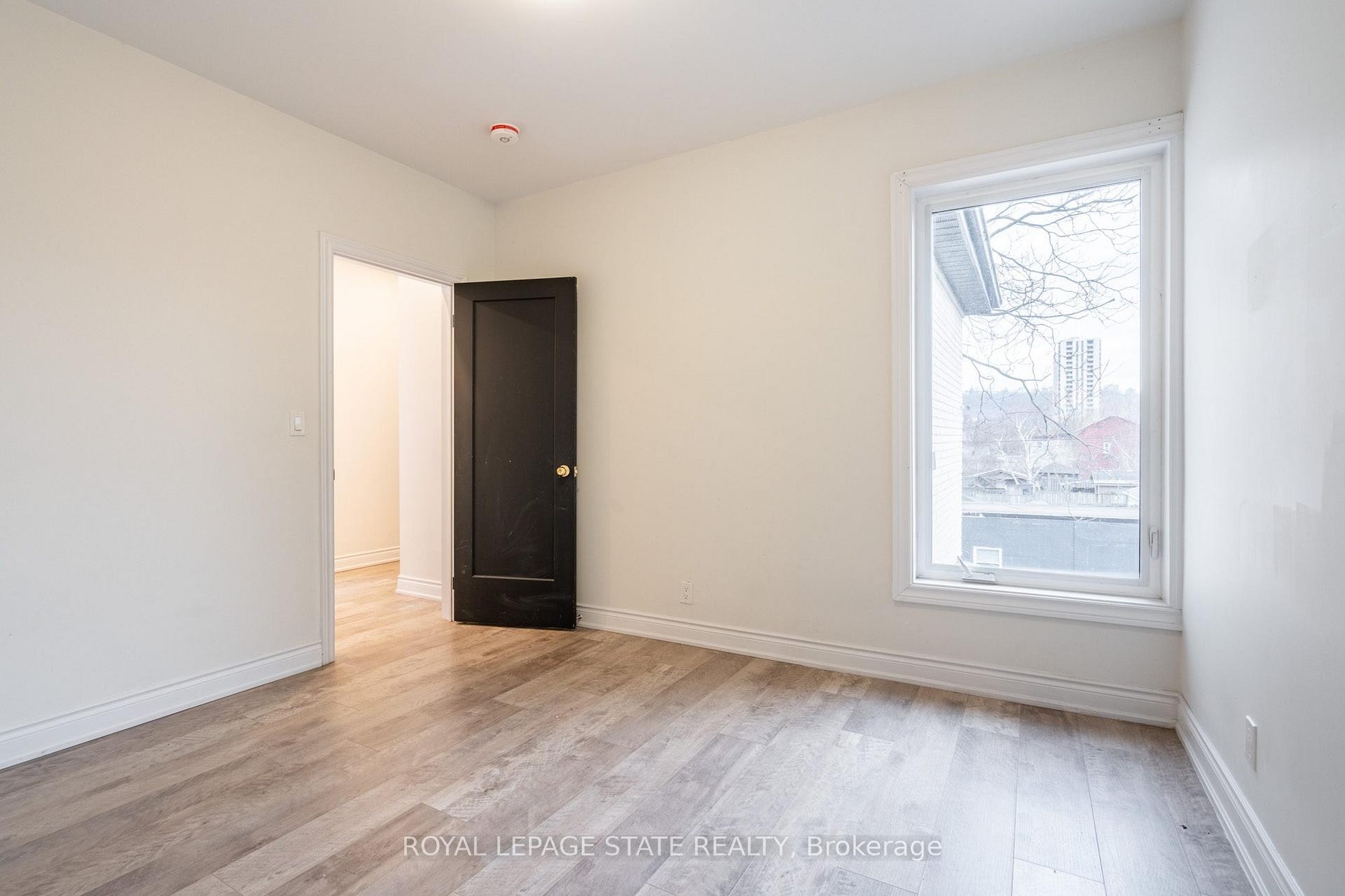 Upper-360 Cannon Street, Hamilton, ON - Indoor Photo Showing Other Room