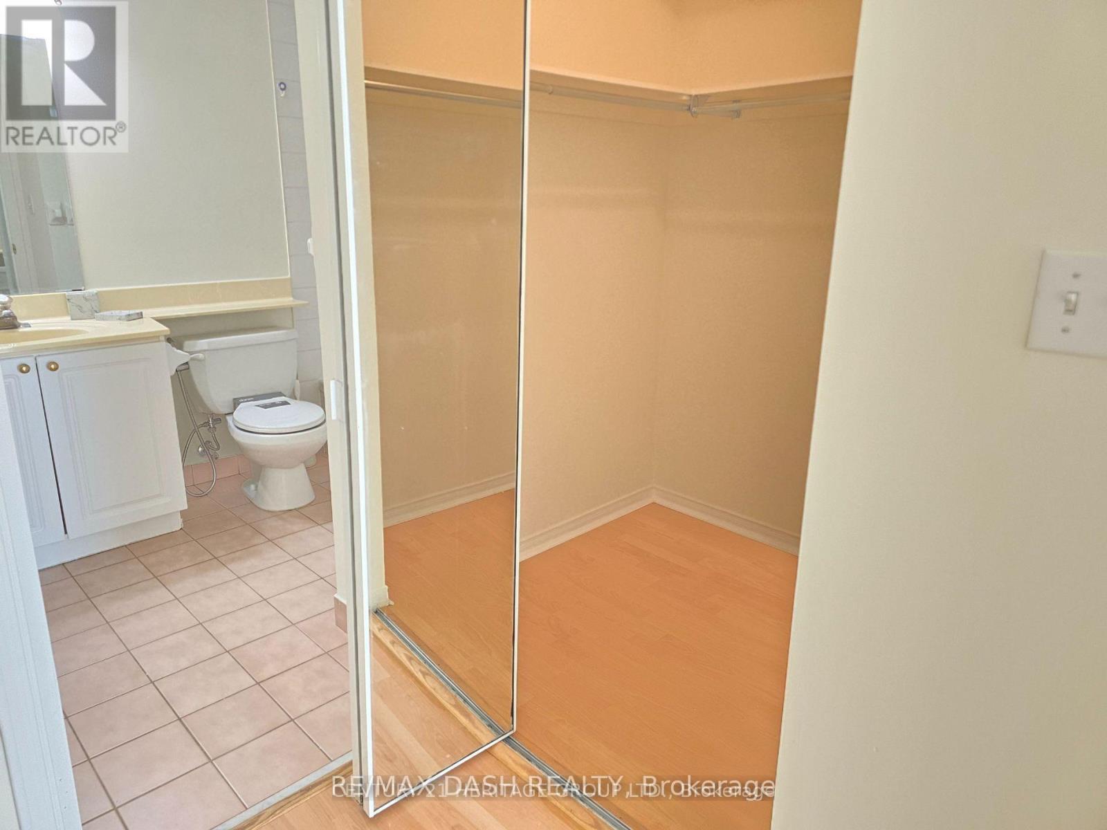 1202 - 8 Pemberton Avenue, Toronto, ON - Indoor Photo Showing Bathroom