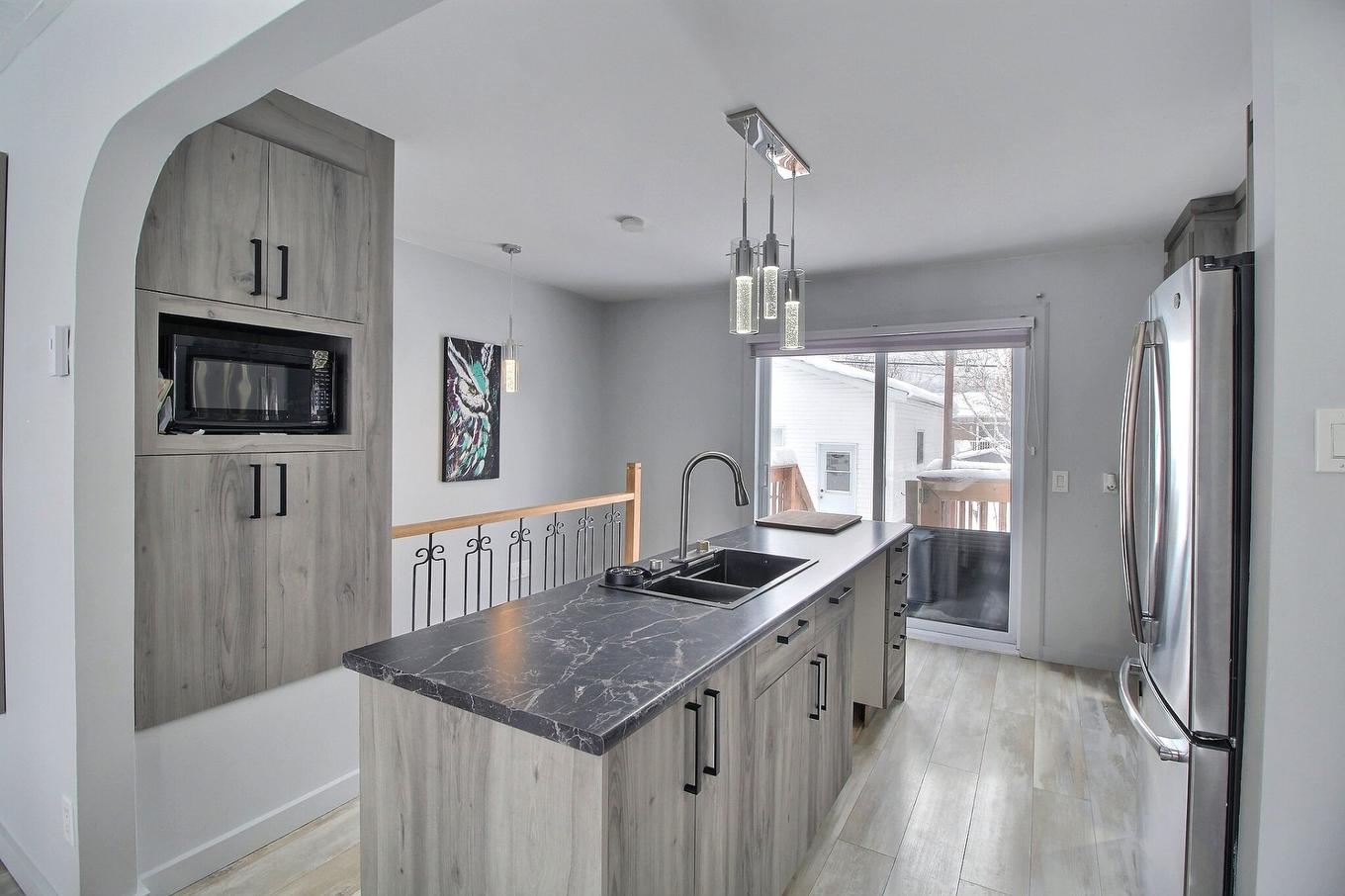 Cuisine - 189 Ch. De La Baie-Carrière, Val-D'Or, QC - Indoor Photo Showing Kitchen With Double Sink