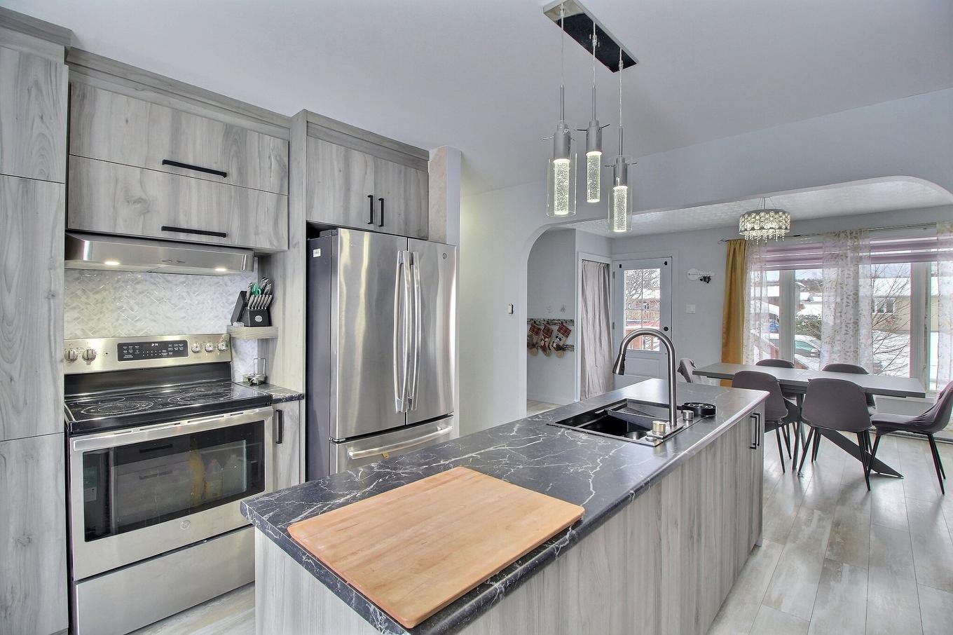 Vue d'ensemble - 189 Ch. De La Baie-Carrière, Val-D'Or, QC - Indoor Photo Showing Kitchen With Upgraded Kitchen