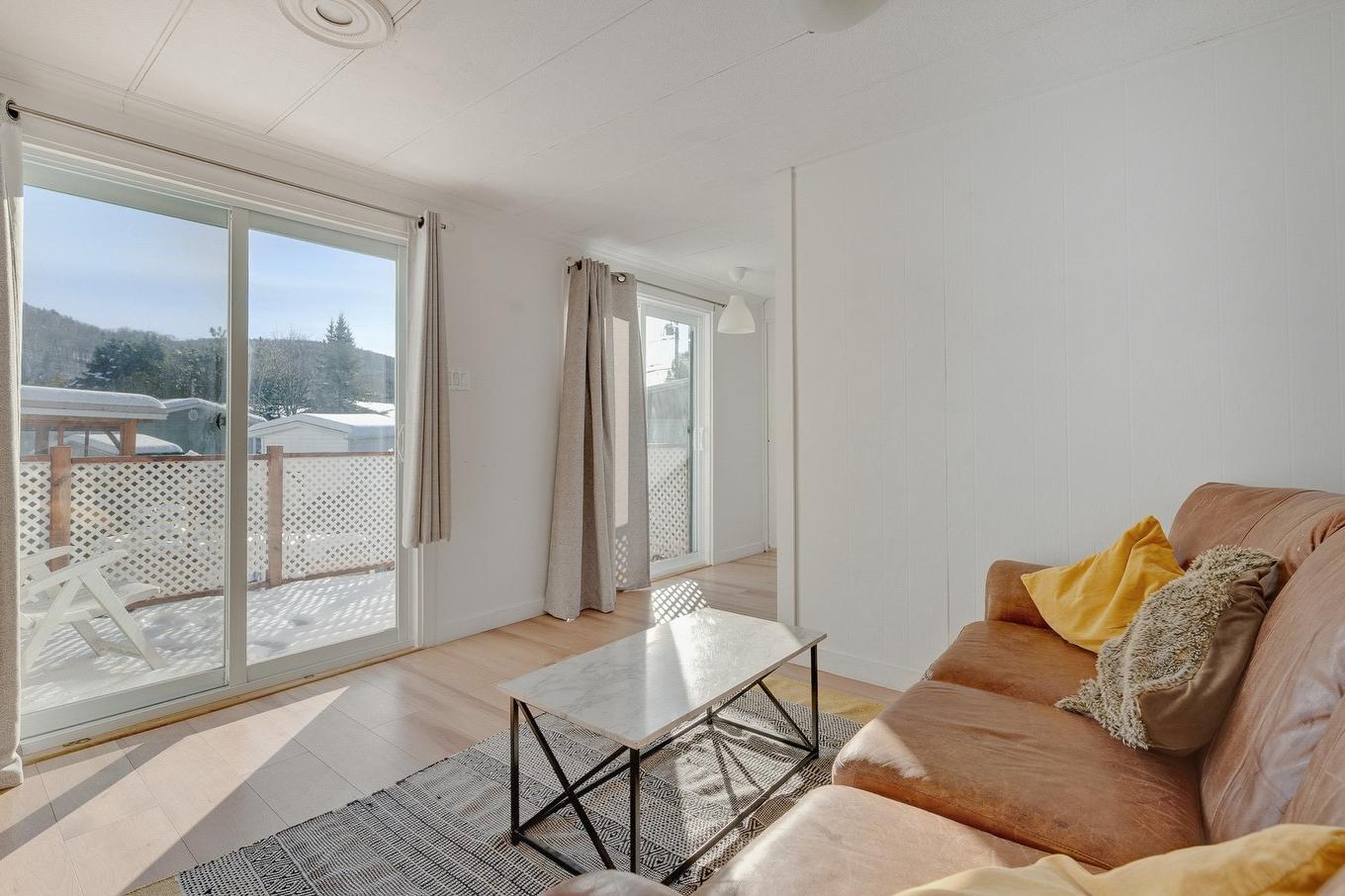 Living room - 800A Ch. Du Havre-Des-Monts, Saint-Sauveur, QC - Indoor Photo Showing Living Room