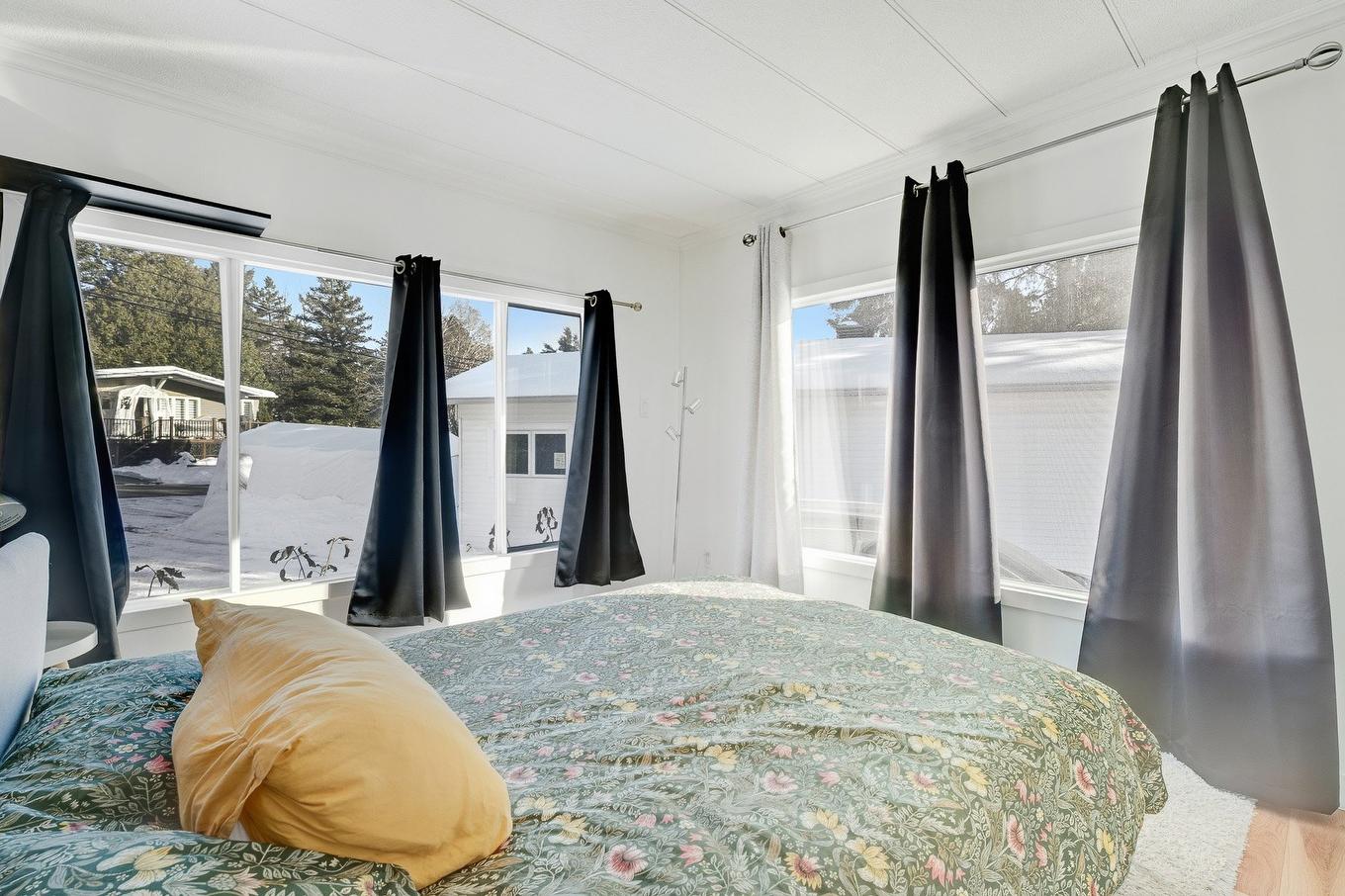 Primary bedroom - 800A Ch. Du Havre-Des-Monts, Saint-Sauveur, QC - Indoor Photo Showing Bedroom