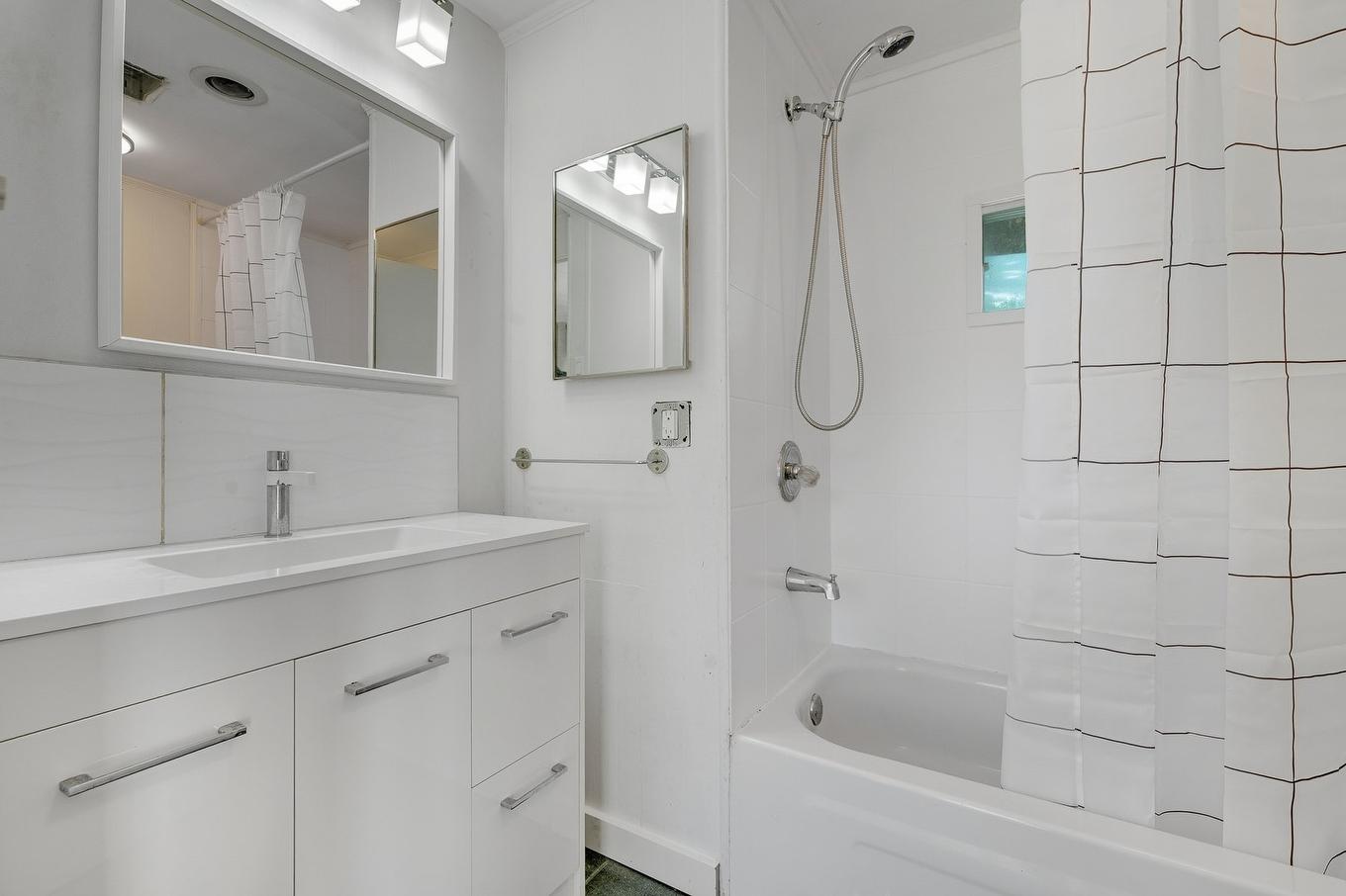 Bathroom - 800A Ch. Du Havre-Des-Monts, Saint-Sauveur, QC - Indoor Photo Showing Bathroom