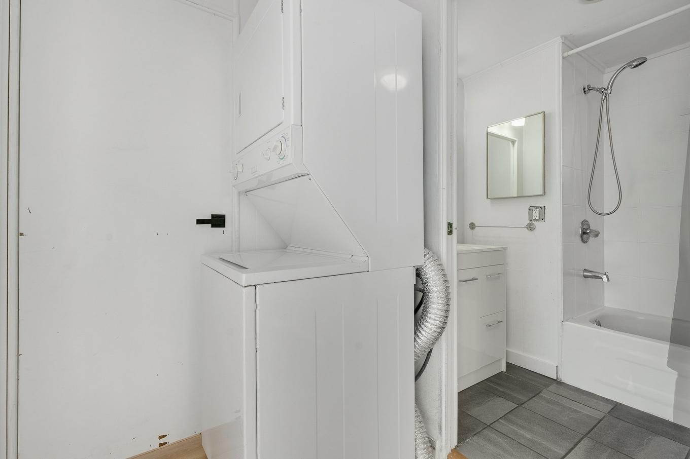Laundry room - 800A Ch. Du Havre-Des-Monts, Saint-Sauveur, QC - Indoor