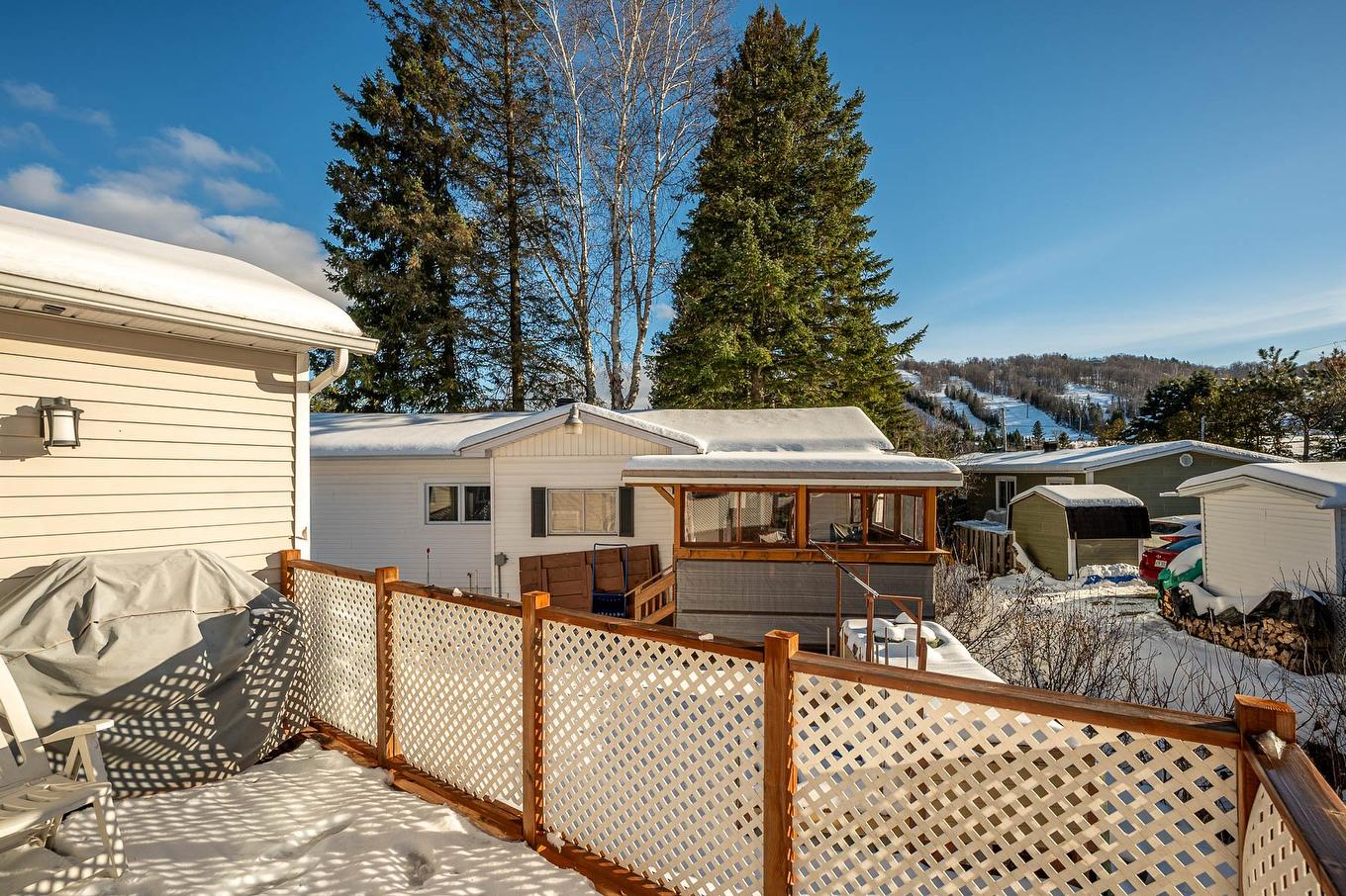 Balcony - 800A Ch. Du Havre-Des-Monts, Saint-Sauveur, QC - Outdoor With Exterior