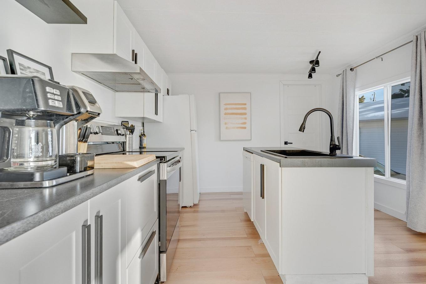 Kitchen - 800A Ch. Du Havre-Des-Monts, Saint-Sauveur, QC - Indoor Photo Showing Kitchen