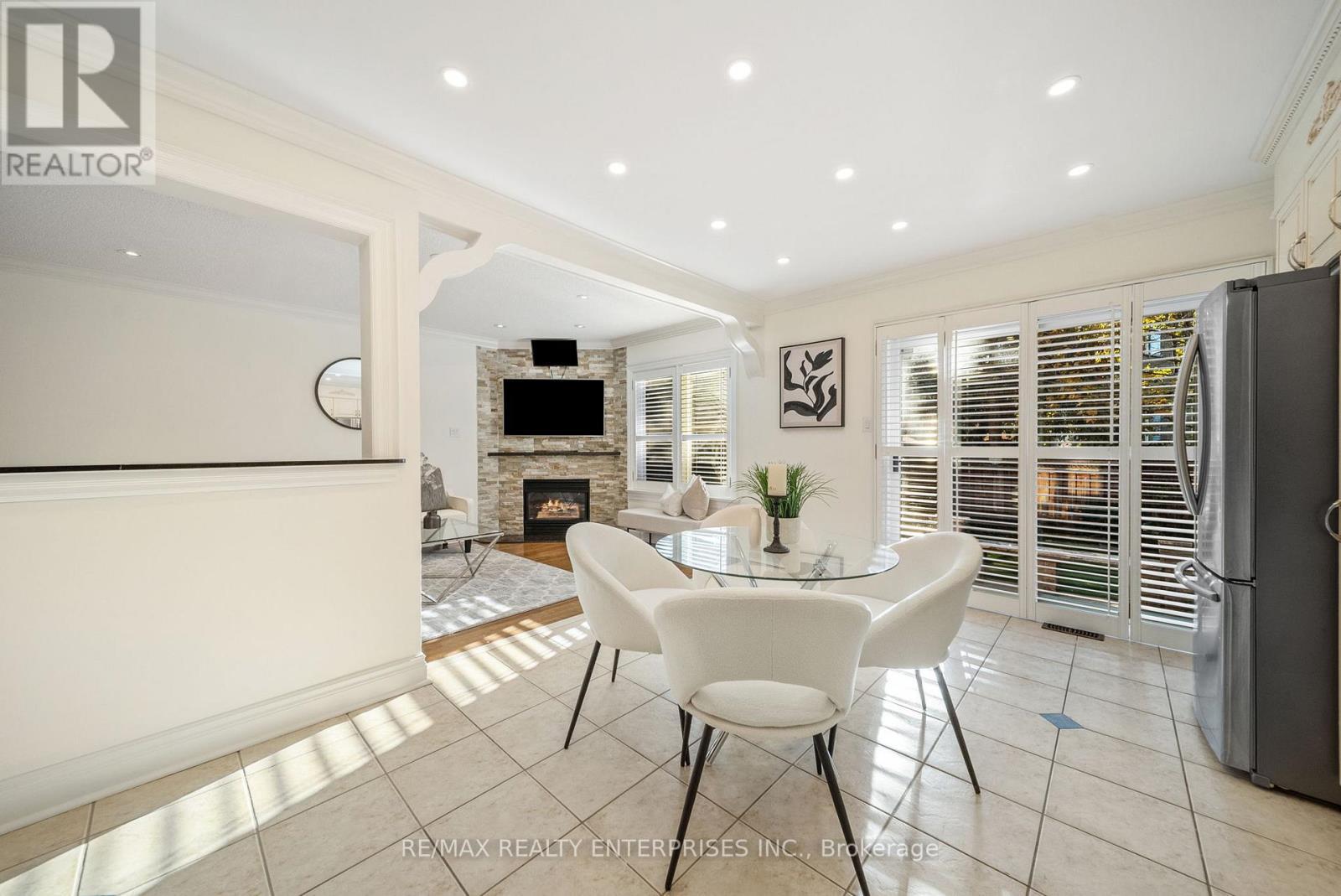 5454 Wilderness Trail, Mississauga, ON - Indoor With Fireplace