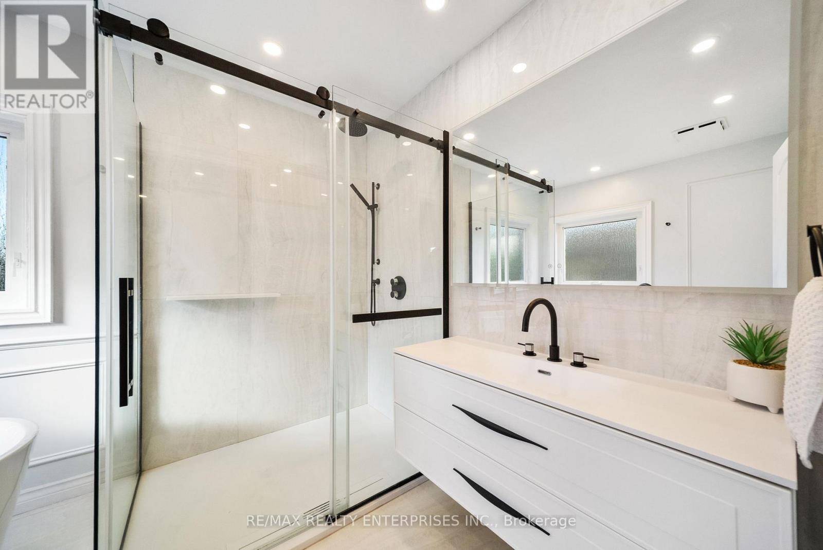 5454 Wilderness Trail, Mississauga, ON - Indoor Photo Showing Bathroom