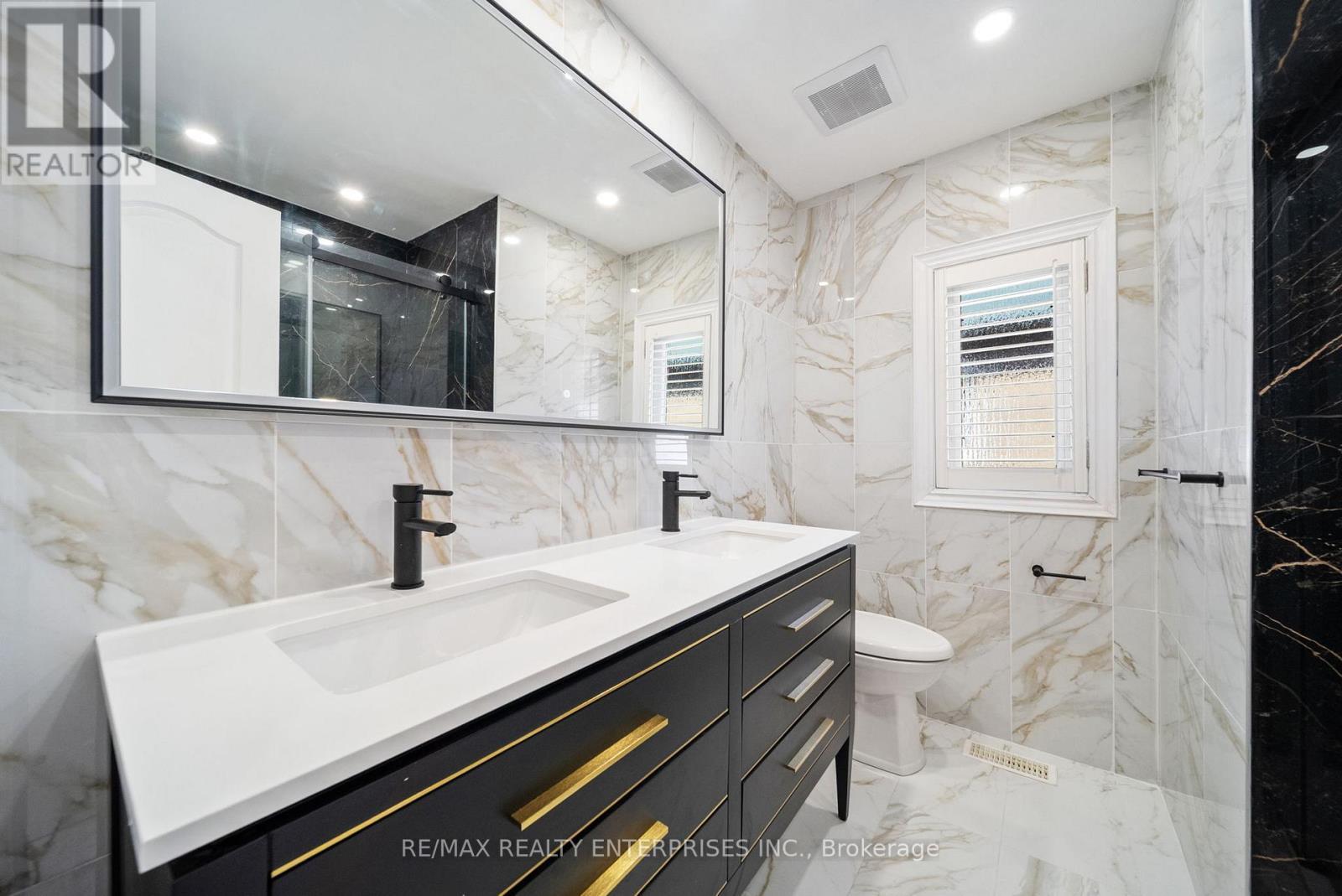 5454 Wilderness Trail, Mississauga, ON - Indoor Photo Showing Bathroom
