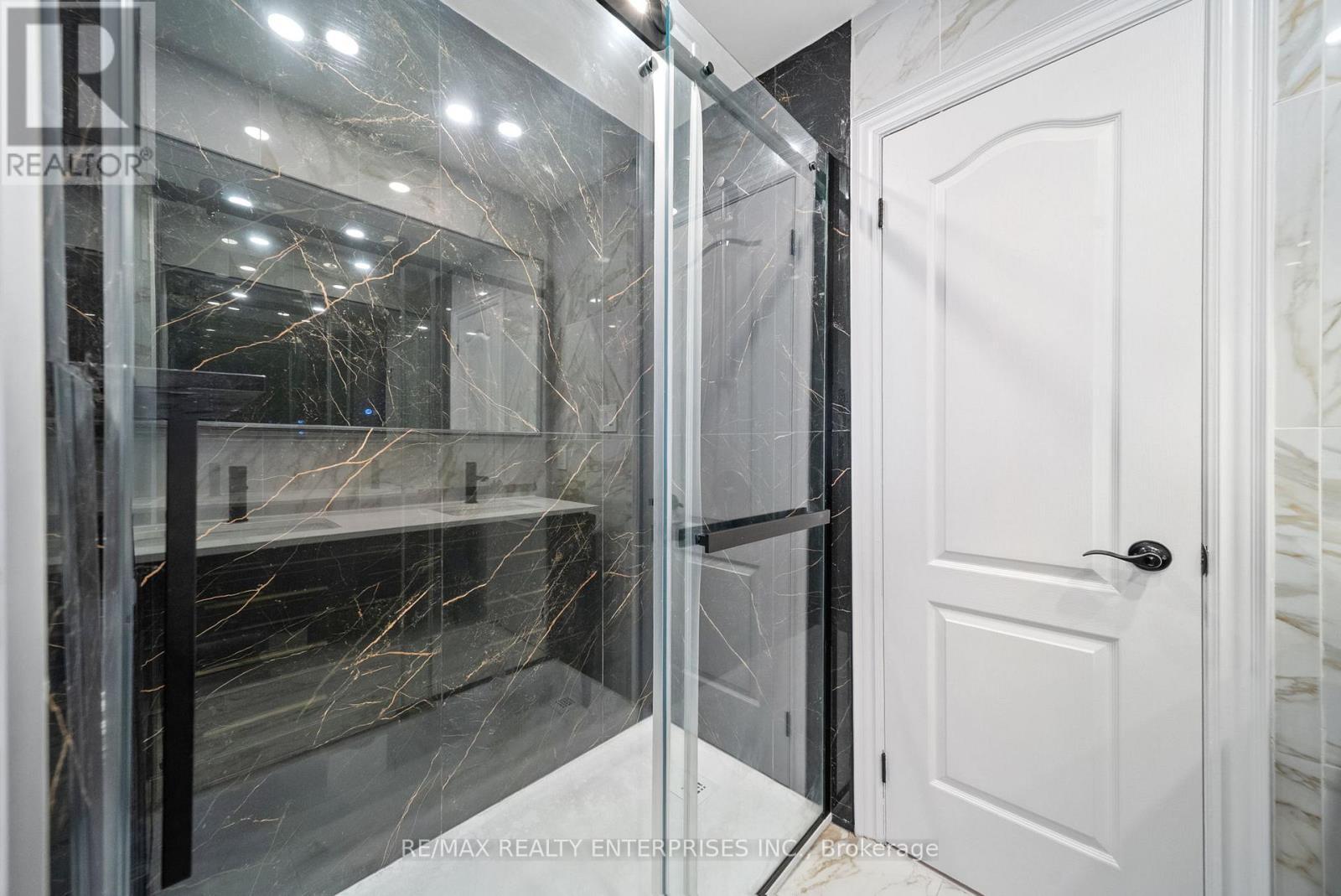 5454 Wilderness Trail, Mississauga, ON - Indoor Photo Showing Bathroom