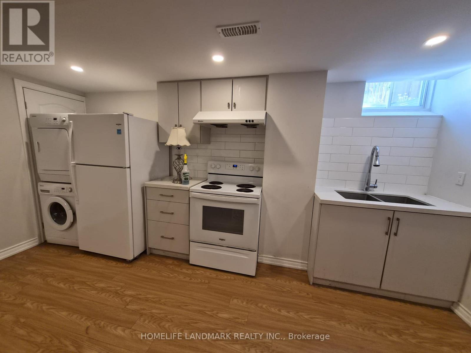 26 Catamaran Drive, Wasaga Beach, ON - Indoor Photo Showing Kitchen With Double Sink