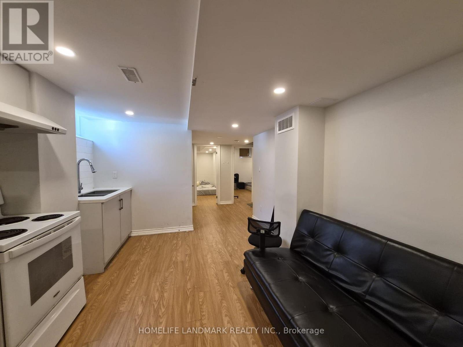 26 Catamaran Drive, Wasaga Beach, ON - Indoor Photo Showing Kitchen