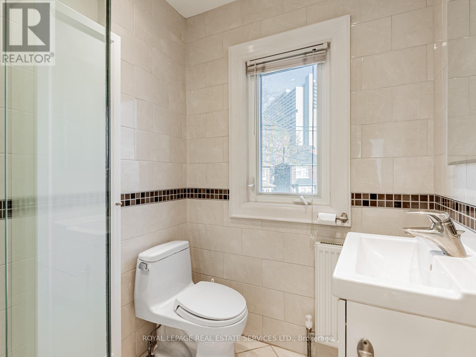 7 Duplex Crescent, Toronto, ON - Indoor Photo Showing Bathroom