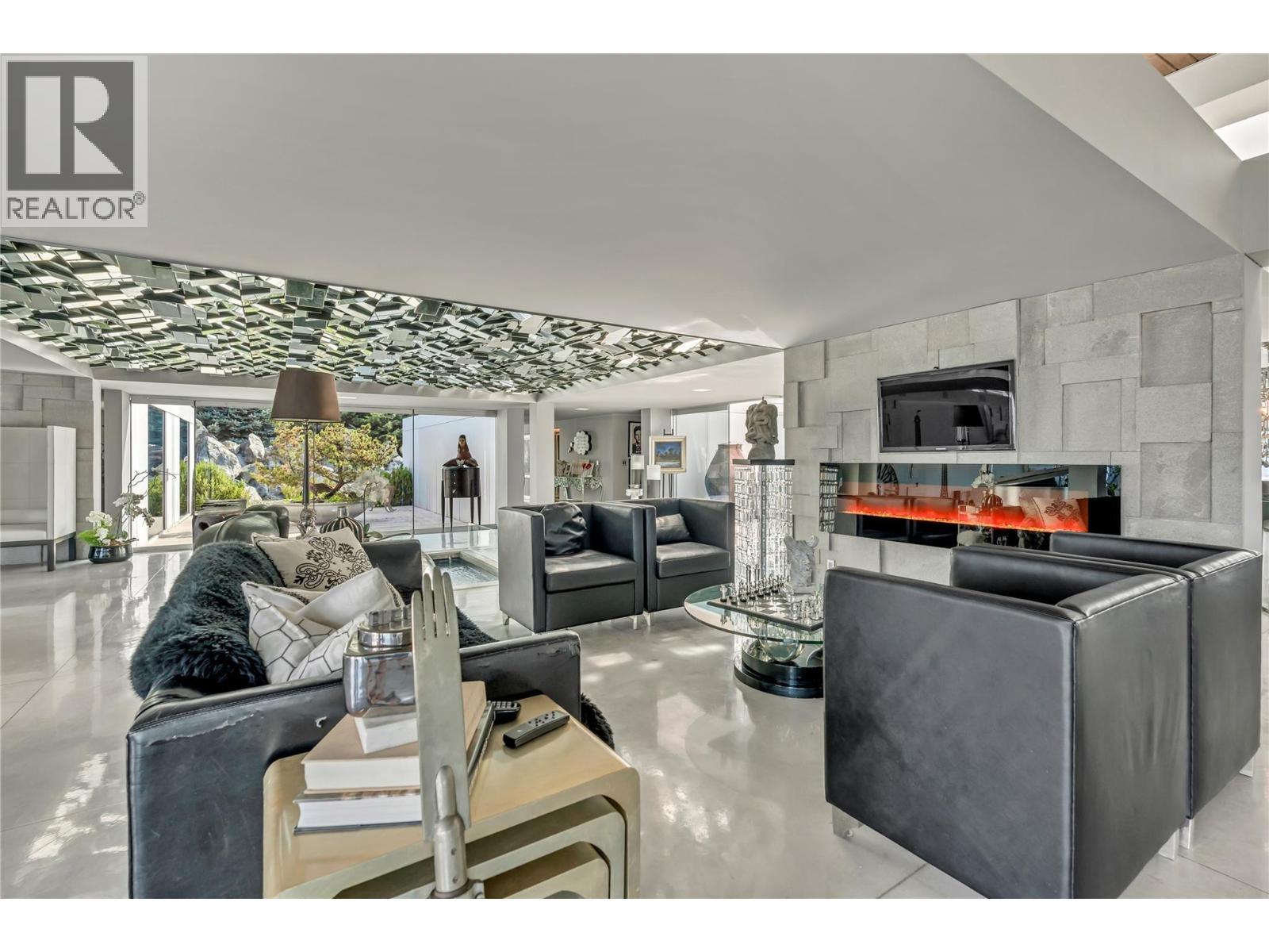 4358 Hobson Road, Kelowna, BC - Indoor