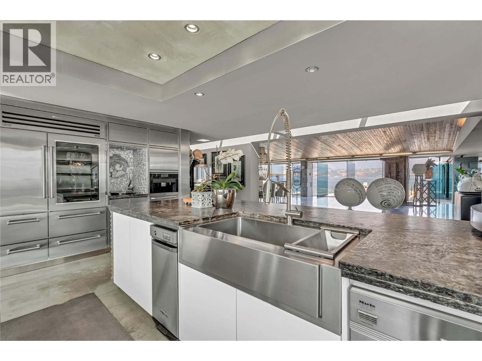 4358 Hobson Road, Kelowna, BC - Indoor Photo Showing Kitchen With Double Sink