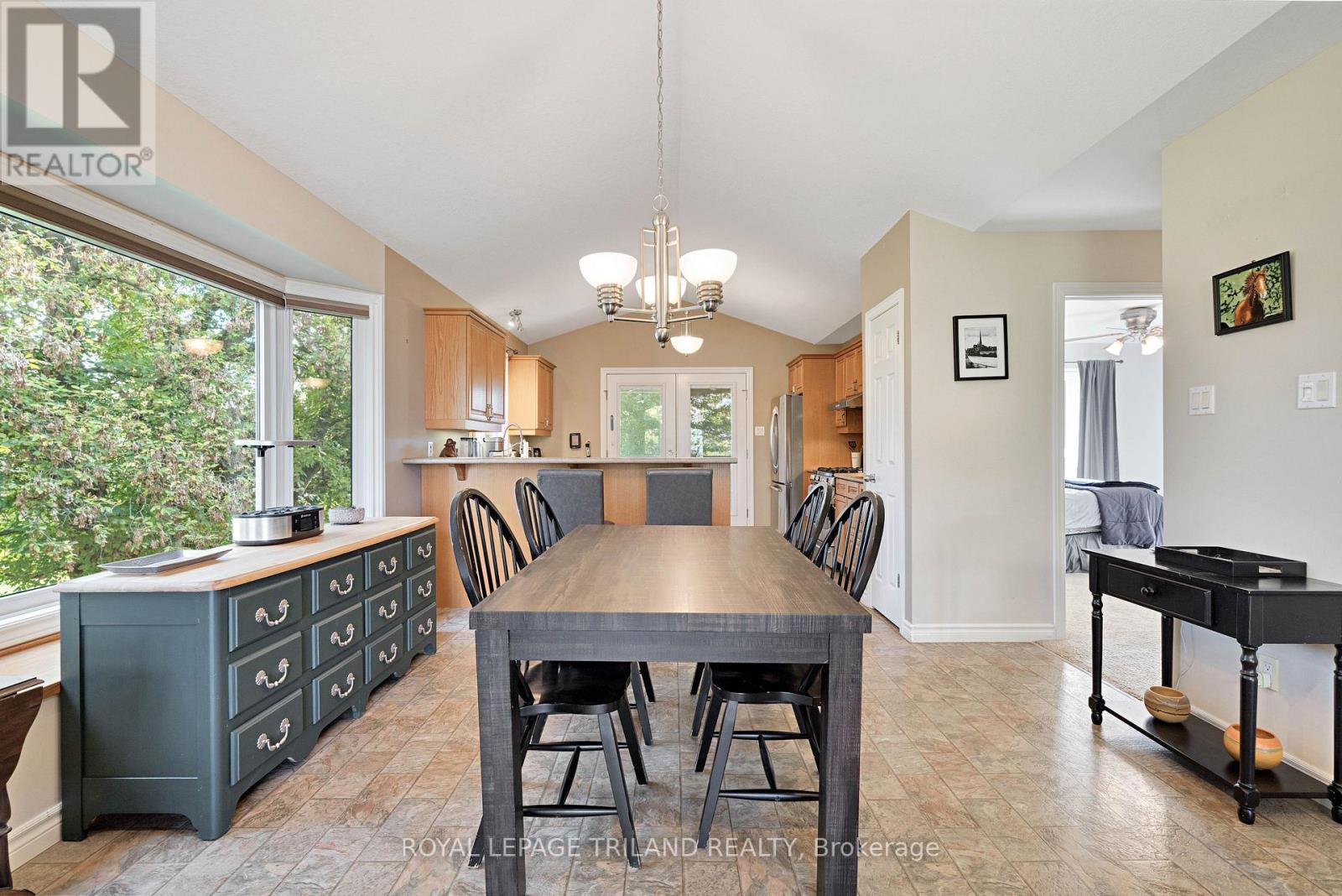 3805 Trillium Drive, Southwest Middlesex (Glencoe), ON - Indoor Photo Showing Dining Room
