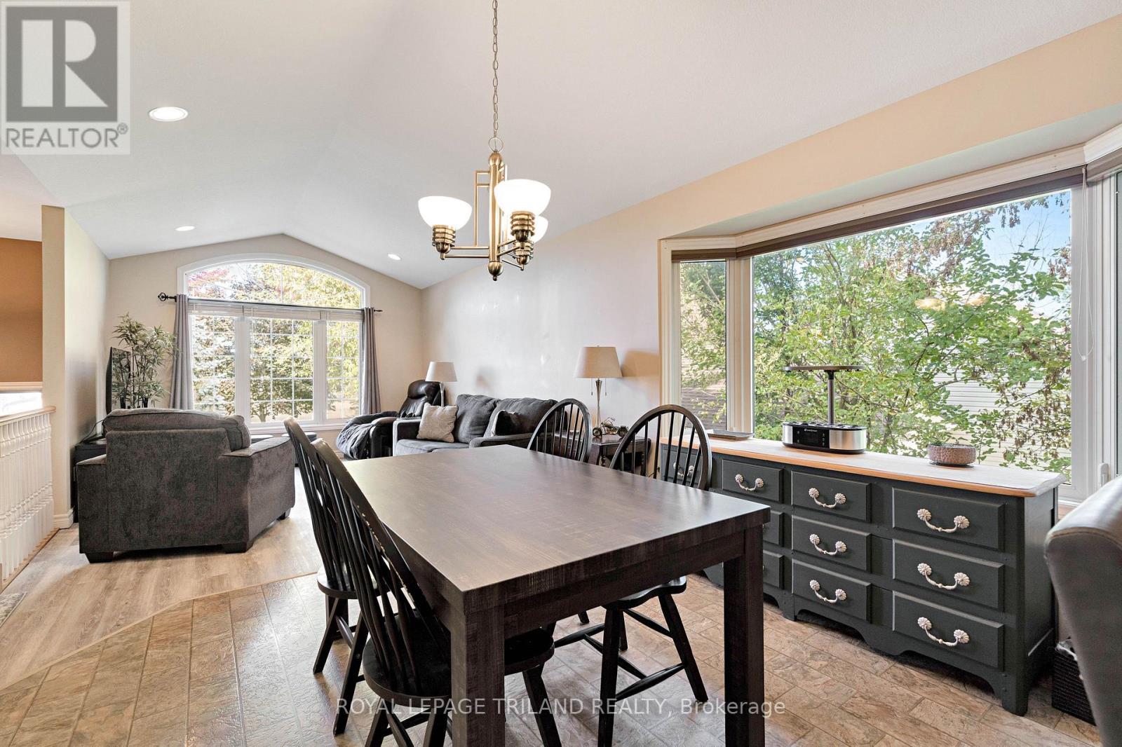 3805 Trillium Drive, Southwest Middlesex (Glencoe), ON - Indoor Photo Showing Dining Room