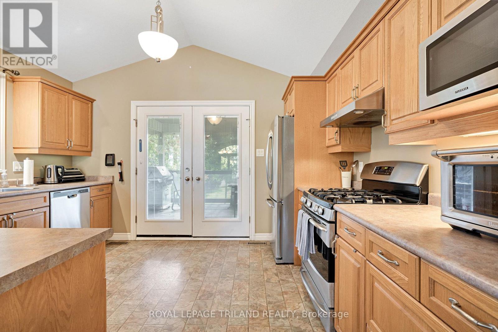 3805 Trillium Drive, Southwest Middlesex (Glencoe), ON - Indoor Photo Showing Kitchen