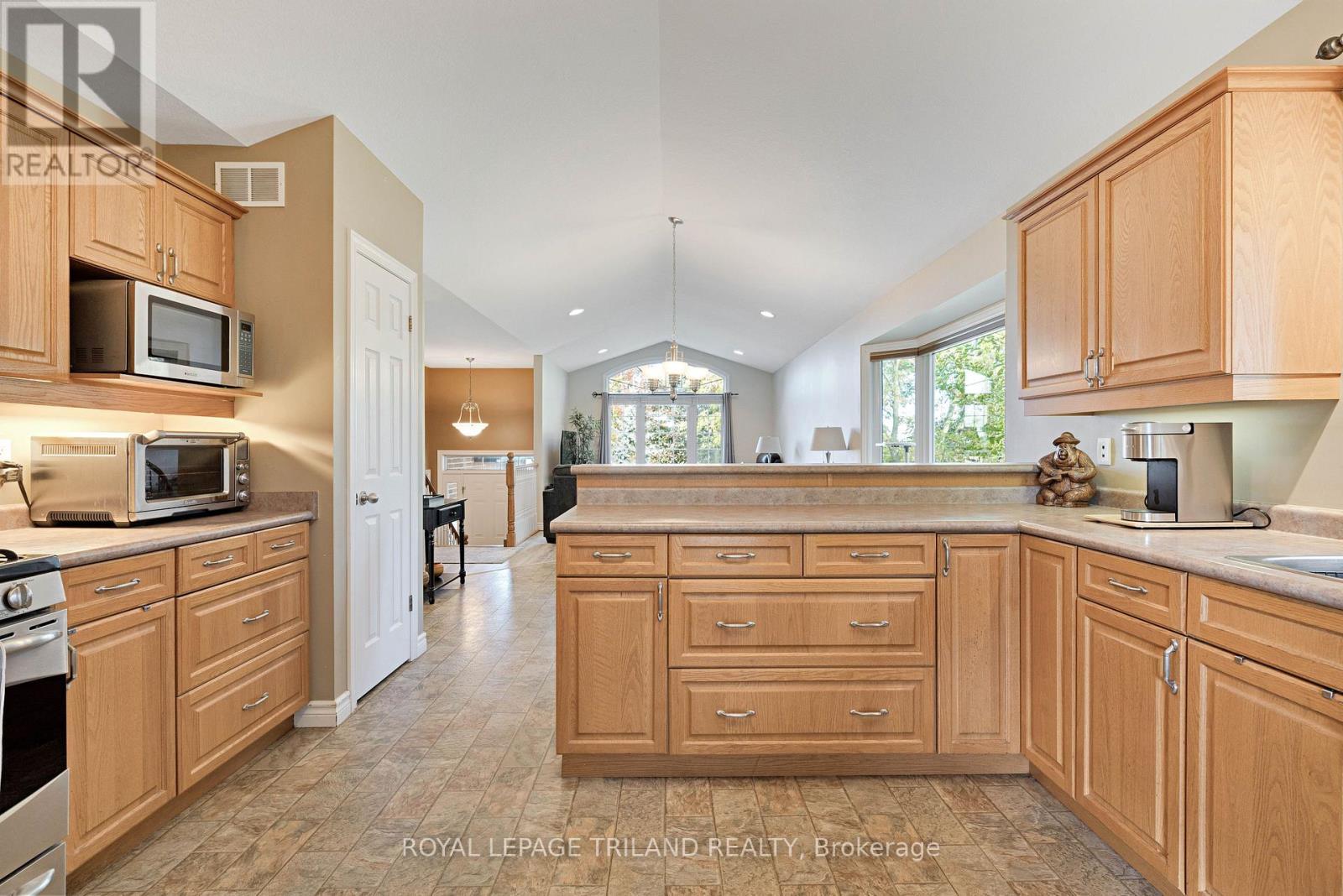 3805 Trillium Drive, Southwest Middlesex (Glencoe), ON - Indoor Photo Showing Kitchen
