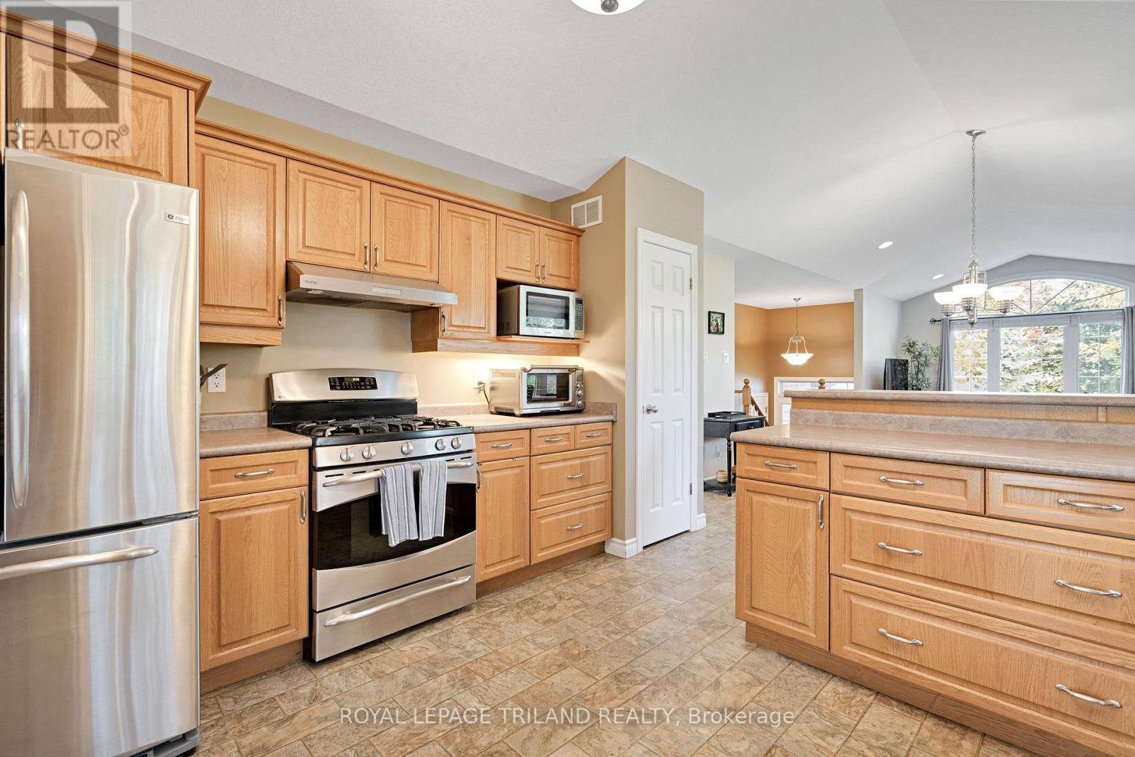 3805 Trillium Drive, Southwest Middlesex (Glencoe), ON - Indoor Photo Showing Kitchen