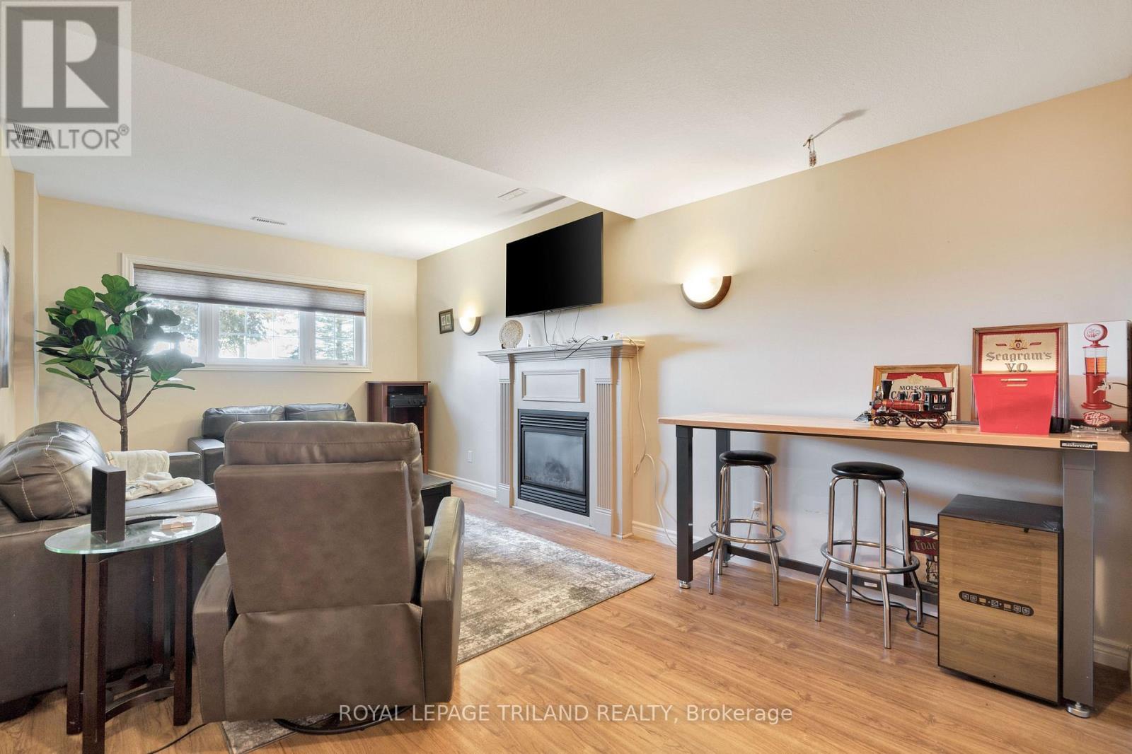 3805 Trillium Drive, Southwest Middlesex (Glencoe), ON - Indoor With Fireplace