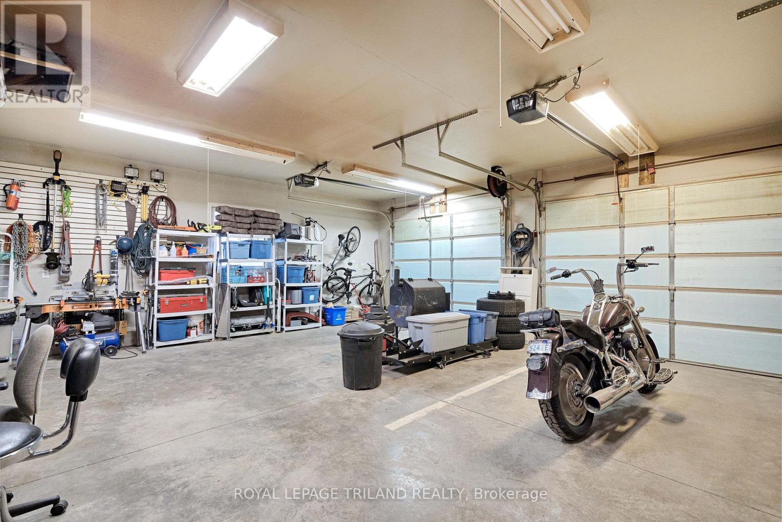 3805 Trillium Drive, Southwest Middlesex (Glencoe), ON - Indoor Photo Showing Garage