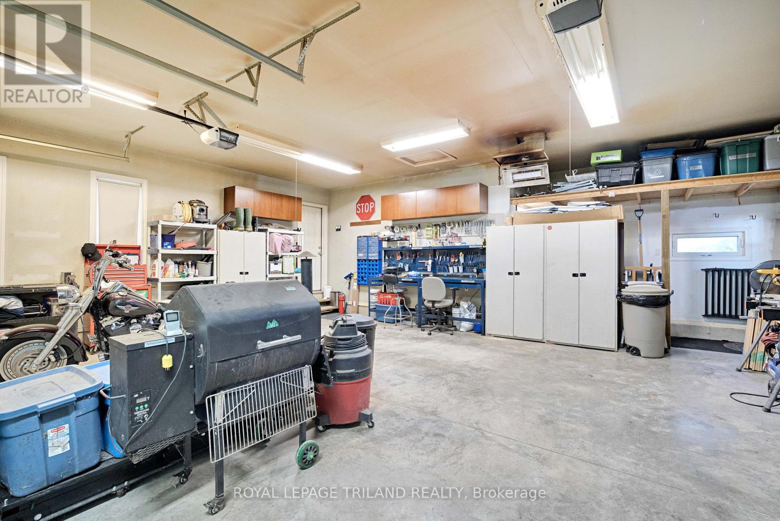 3805 Trillium Drive, Southwest Middlesex (Glencoe), ON - Indoor Photo Showing Garage