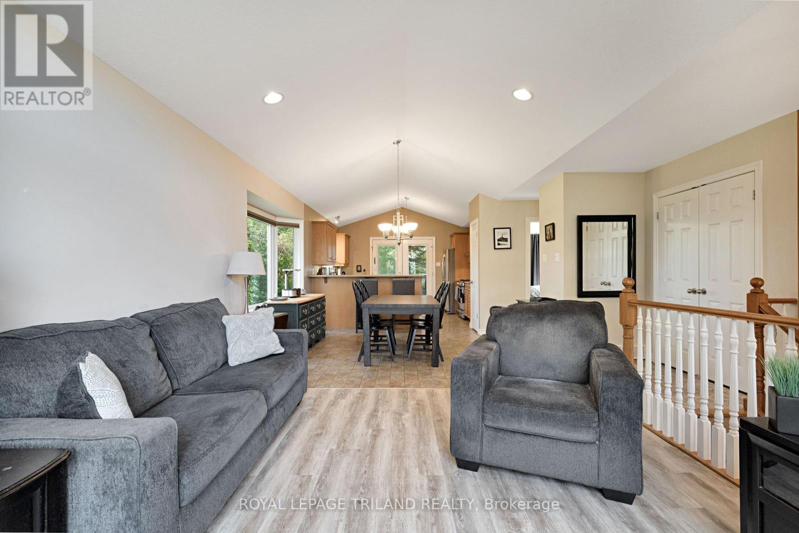 3805 Trillium Drive, Southwest Middlesex (Glencoe), ON - Indoor Photo Showing Living Room