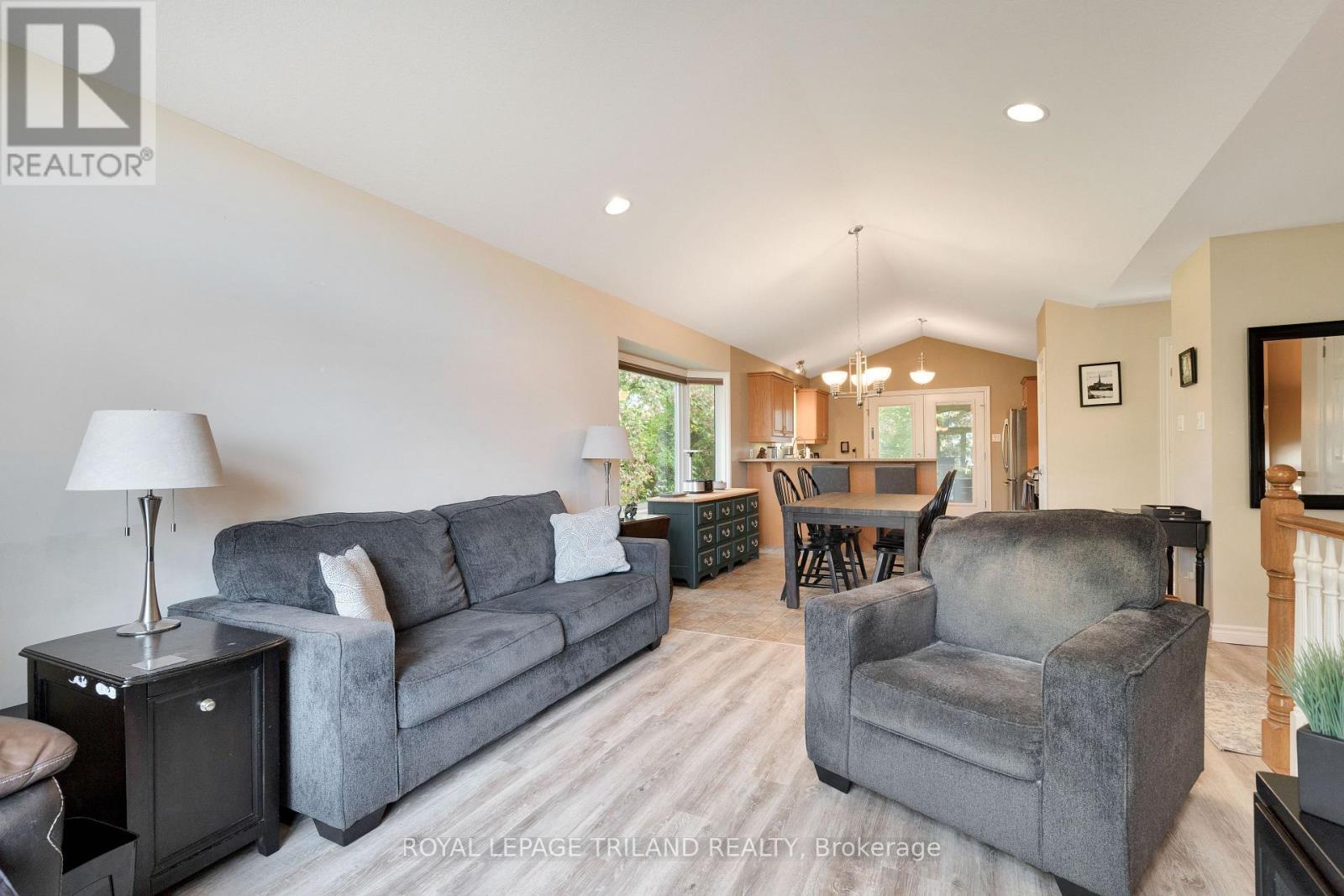 3805 Trillium Drive, Southwest Middlesex (Glencoe), ON - Indoor Photo Showing Living Room
