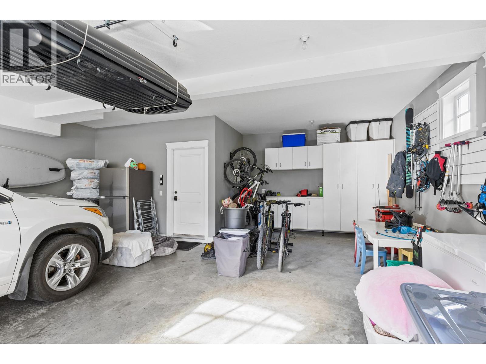 388 Rindle Court, Kelowna, BC - Indoor Photo Showing Garage