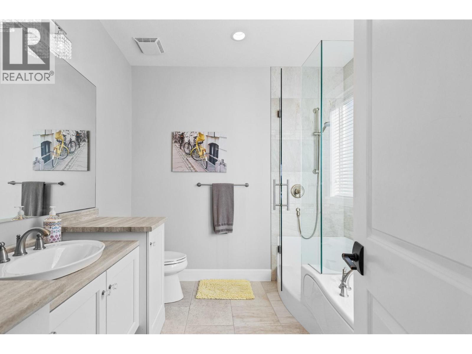388 Rindle Court, Kelowna, BC - Indoor Photo Showing Bathroom