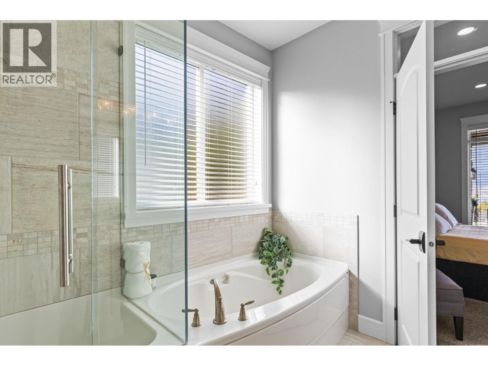 388 Rindle Court, Kelowna, BC - Indoor Photo Showing Bathroom