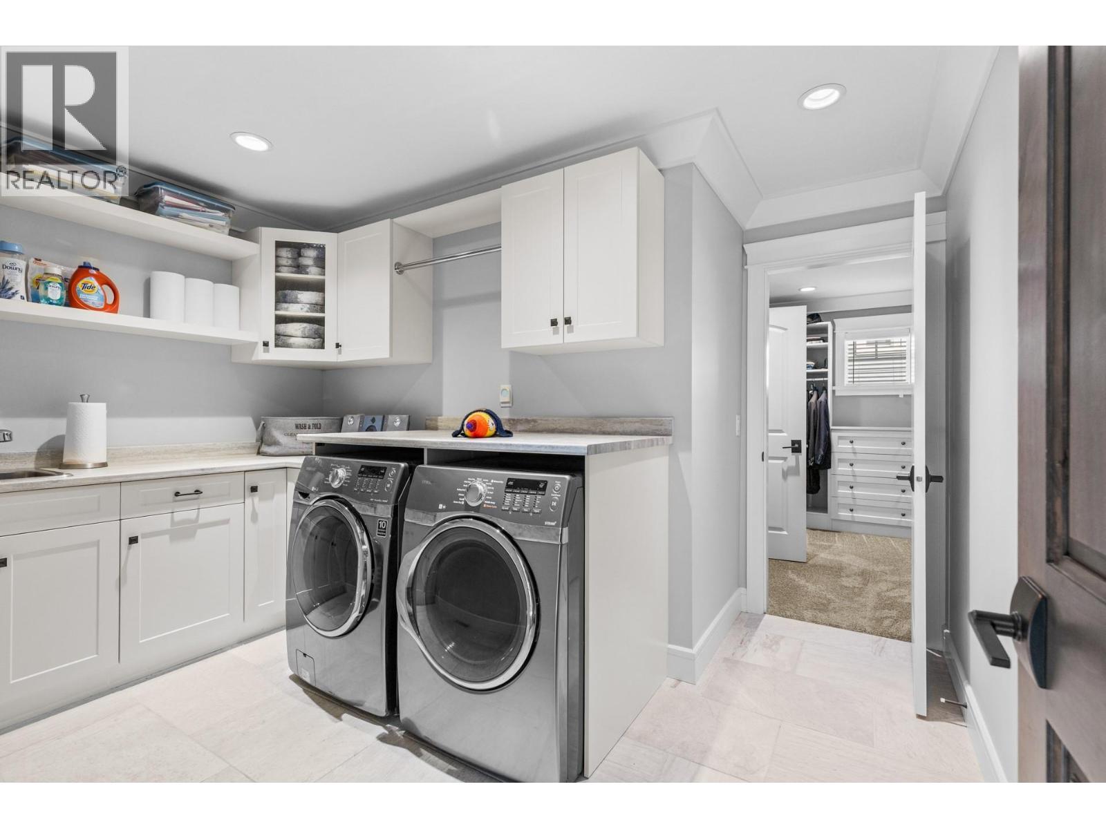 388 Rindle Court, Kelowna, BC - Indoor Photo Showing Laundry Room