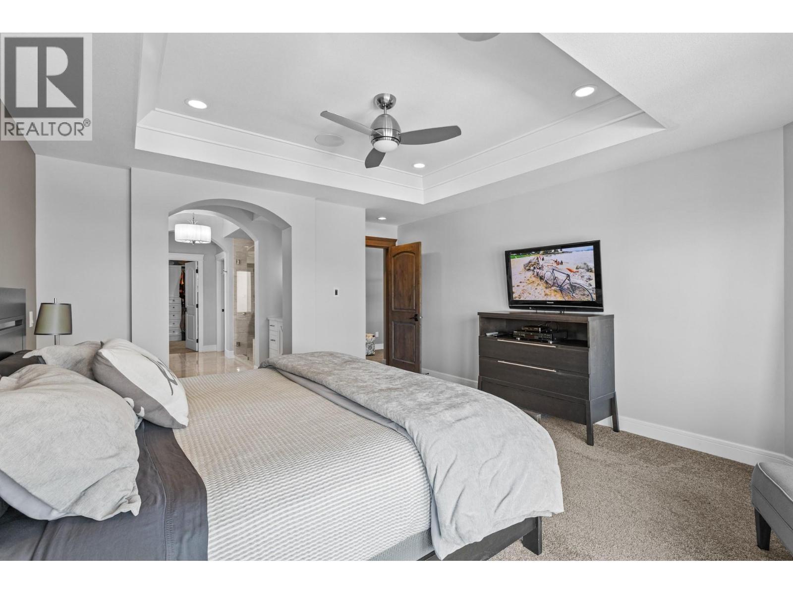 388 Rindle Court, Kelowna, BC - Indoor Photo Showing Bedroom