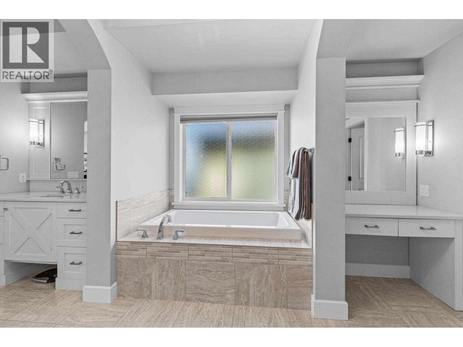 388 Rindle Court, Kelowna, BC - Indoor Photo Showing Bathroom