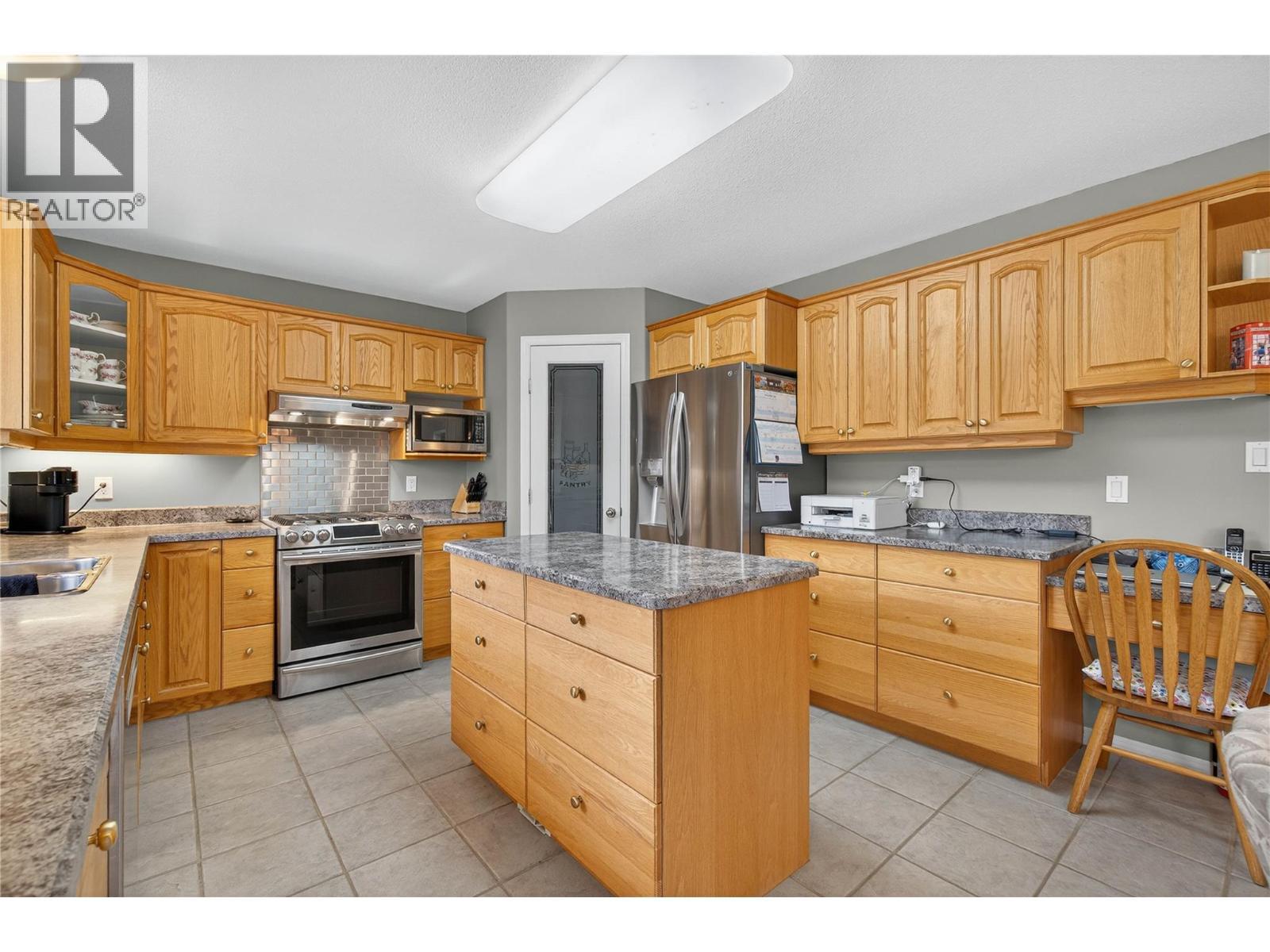 2940 Birch Lane, Blind Bay, BC - Indoor Photo Showing Kitchen
