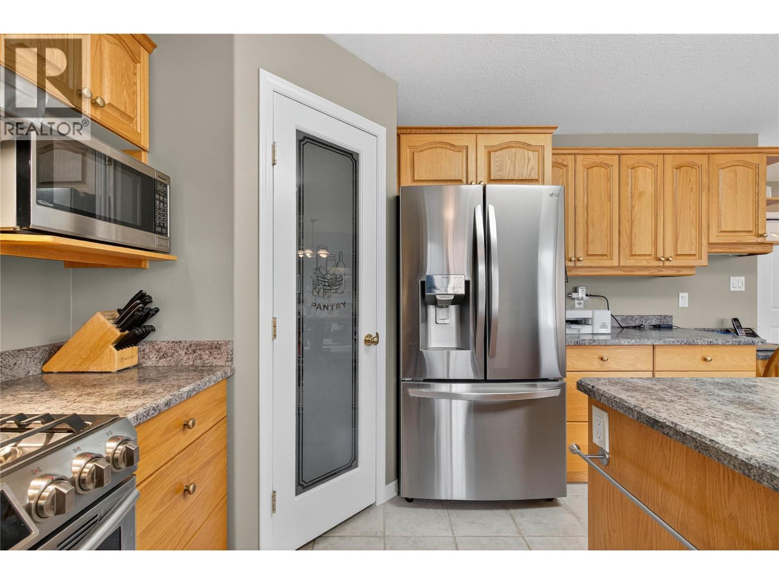 2940 Birch Lane, Blind Bay, BC - Indoor Photo Showing Kitchen