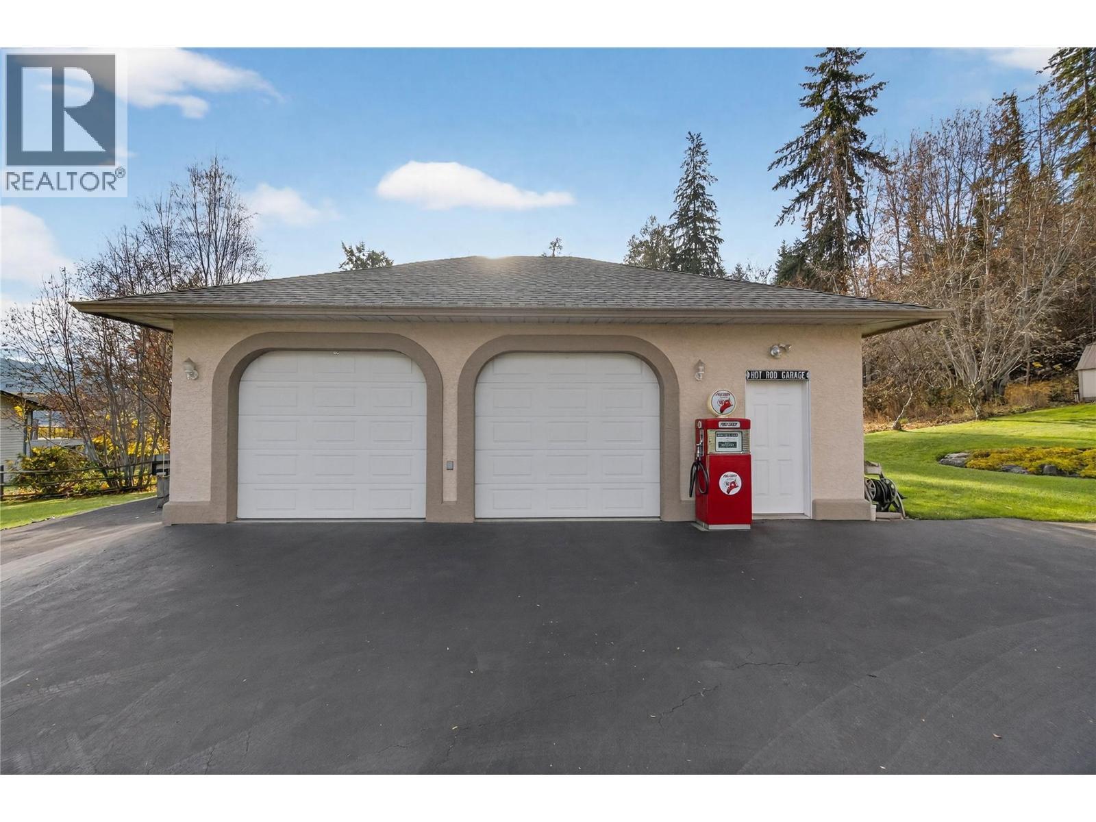 2940 Birch Lane, Blind Bay, BC - Outdoor