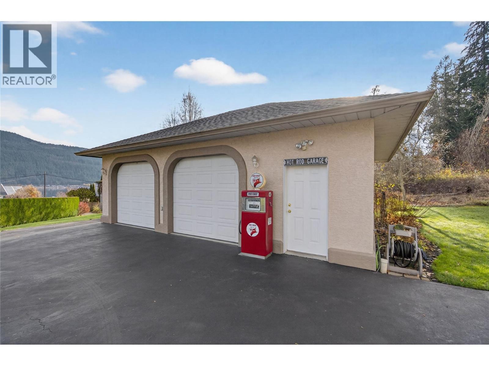 2940 Birch Lane, Blind Bay, BC - Outdoor