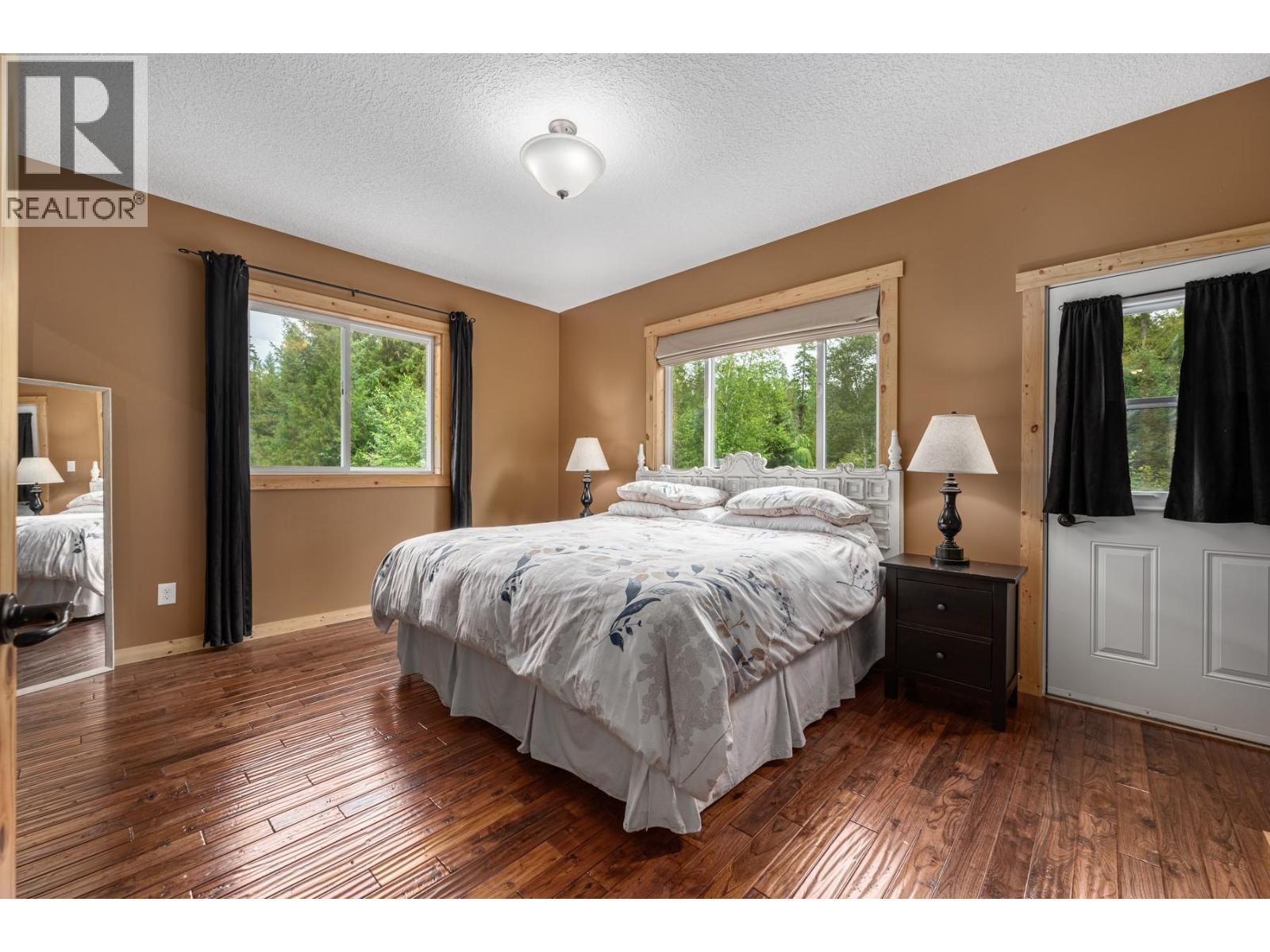 380 Richlands Road, Cherryville, BC - Indoor Photo Showing Bedroom