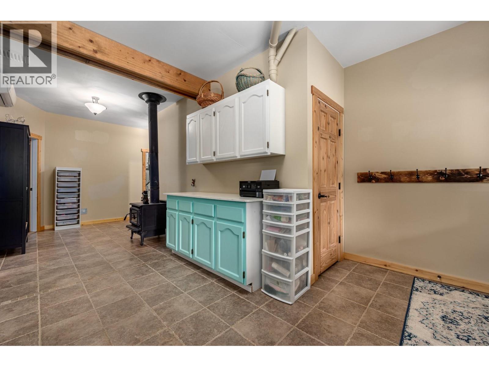380 Richlands Road, Cherryville, BC - Indoor
