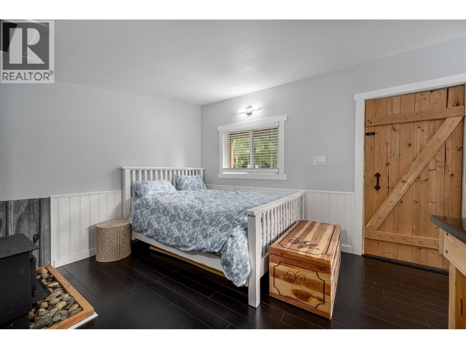 380 Richlands Road, Cherryville, BC - Indoor Photo Showing Bedroom
